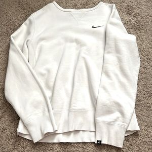 white nike sweatshirt